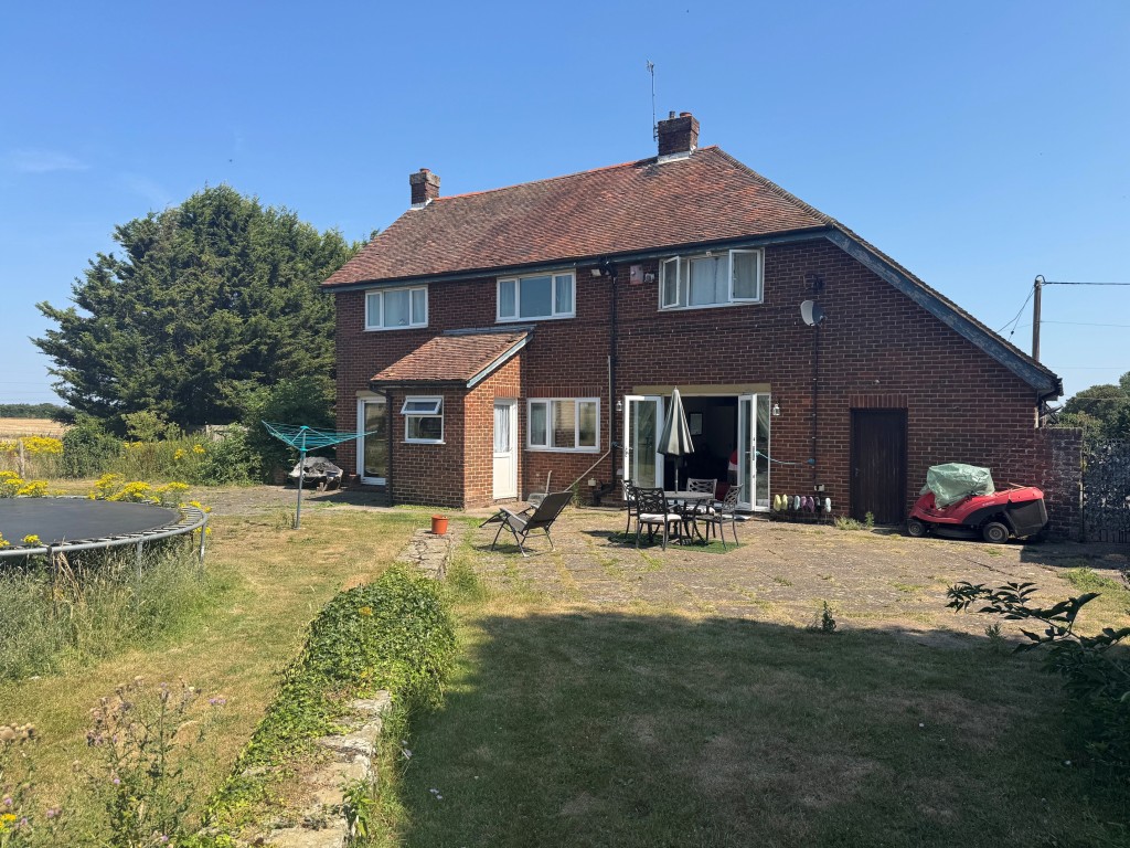 Lot: 167 - DETACHED FOUR-BEDROOM HOUSE - RESIDENTIAL INVESTMENT - Rear elevation